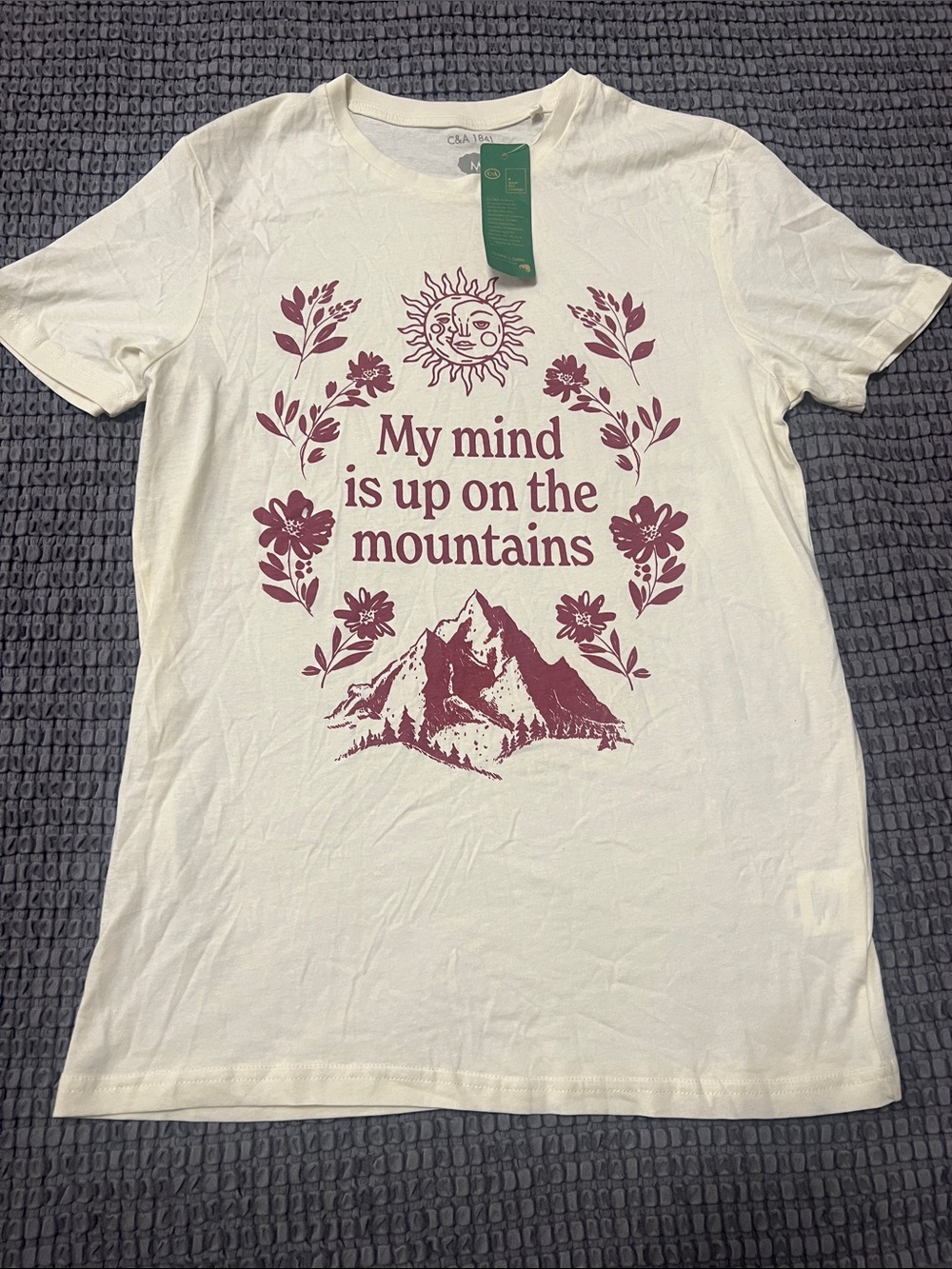 C&A 1841 Cream Graphic Tee Size M - "My Mind Is Up On The Mountains"